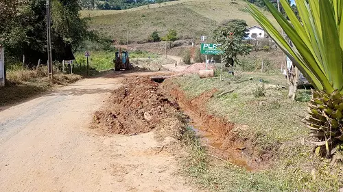 Secretaria de Obras trabalha em construção de nova ponte na comunidade de 'Samambaia'